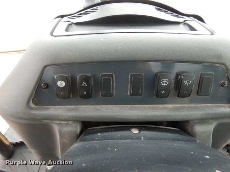 image for item IL9429 2011 John Deere 310SJ  backhoe