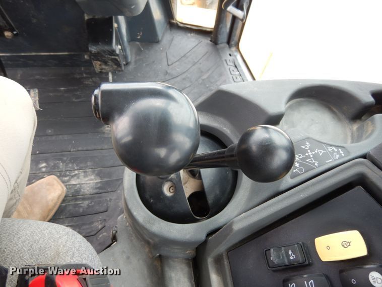 image for item IL9429 2011 John Deere 310SJ  backhoe