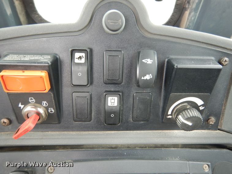 image for item IL9429 2011 John Deere 310SJ  backhoe