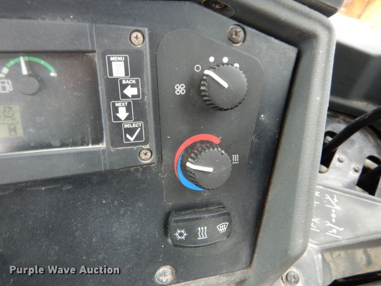 image for item IL9429 2011 John Deere 310SJ  backhoe