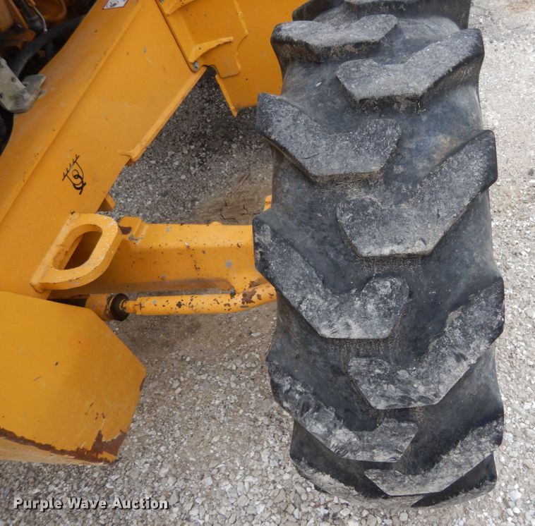 image for item IL9429 2011 John Deere 310SJ  backhoe