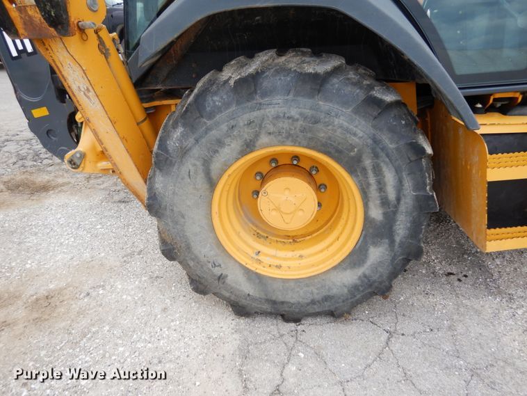 image for item IL9429 2011 John Deere 310SJ  backhoe