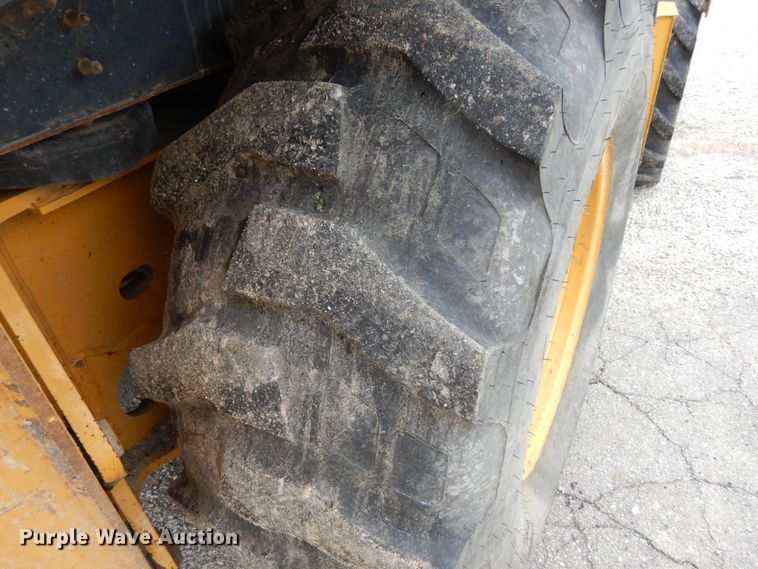 image for item IL9429 2011 John Deere 310SJ  backhoe