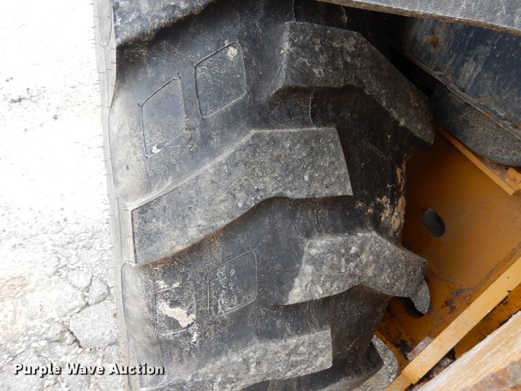 image for item IL9429 2011 John Deere 310SJ  backhoe