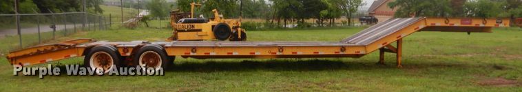 image for item IP9820 2007 Overbilt  drop deck equipment trailer