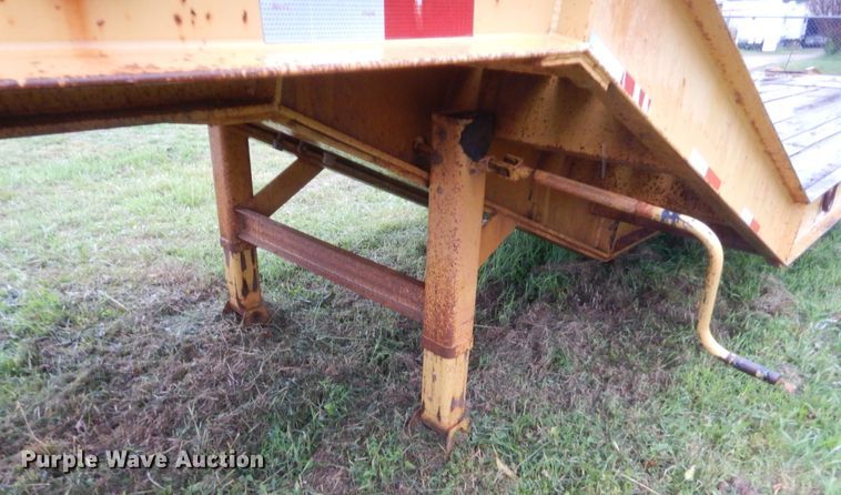 image for item IP9820 2007 Overbilt  drop deck equipment trailer