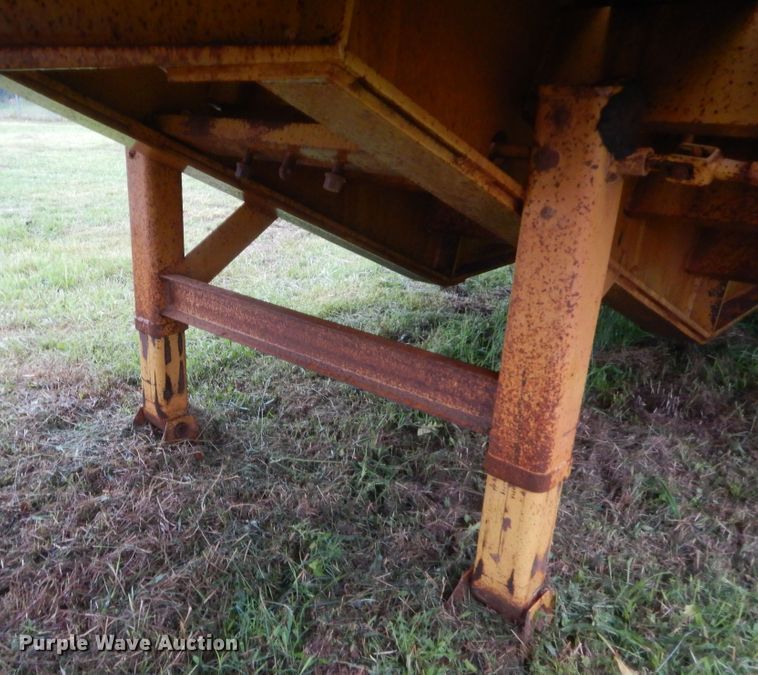 image for item IP9820 2007 Overbilt  drop deck equipment trailer