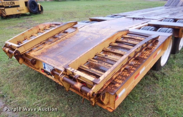 image for item IP9820 2007 Overbilt  drop deck equipment trailer