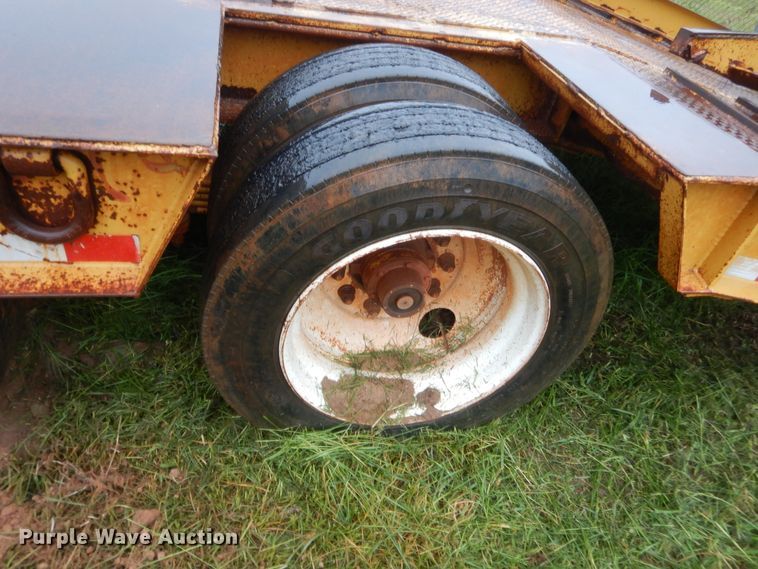 image for item IP9820 2007 Overbilt  drop deck equipment trailer