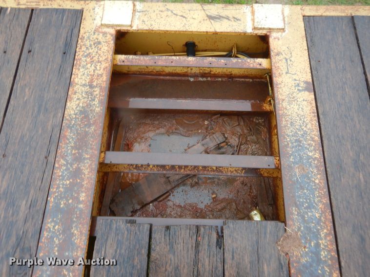 image for item IP9820 2007 Overbilt  drop deck equipment trailer