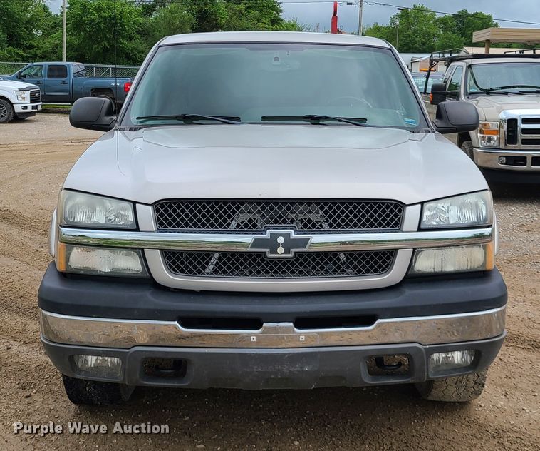 image for item IQ9182 2004 Chevrolet Silverado 1500  Ext. Cab pickup truck