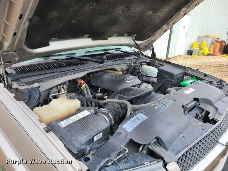 image for item IQ9182 2004 Chevrolet Silverado 1500  Ext. Cab pickup truck