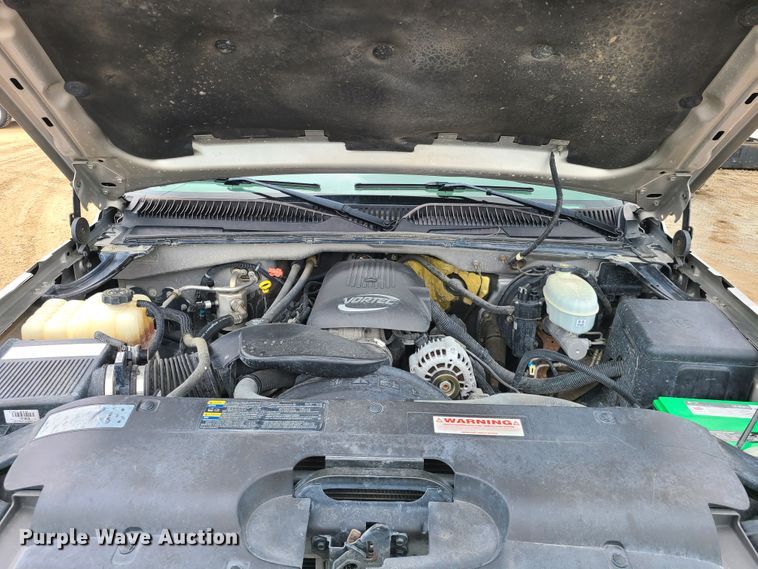 image for item IQ9182 2004 Chevrolet Silverado 1500  Ext. Cab pickup truck