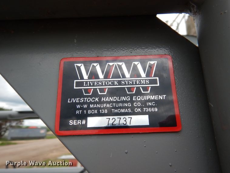 image for item IS9085 WW livestock squeeze chute