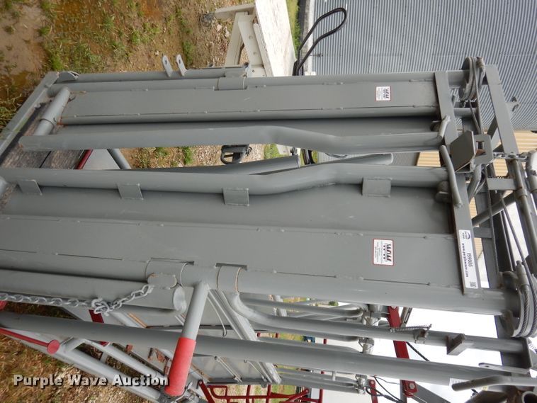 image for item IS9085 WW livestock squeeze chute