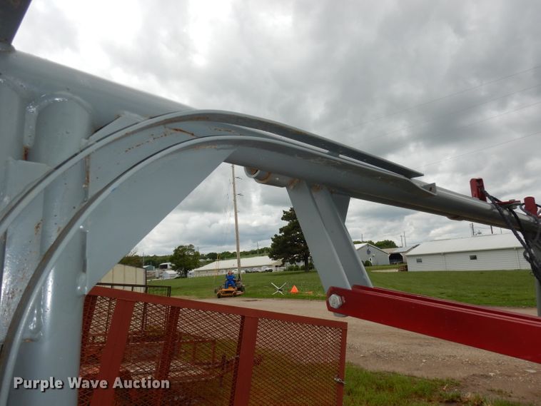 image for item IS9085 WW livestock squeeze chute