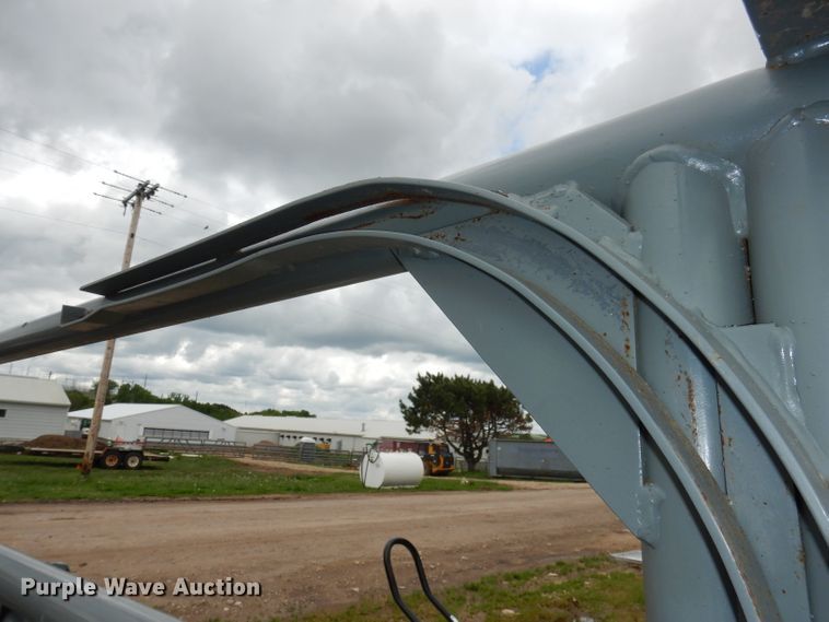image for item IS9085 WW livestock squeeze chute