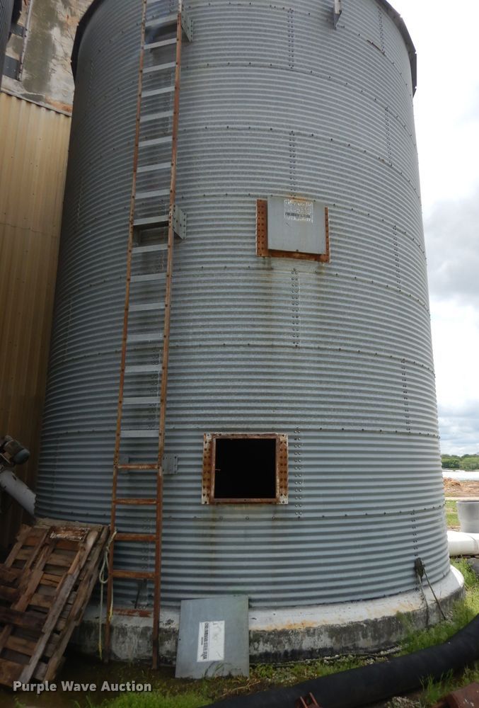 image for item IS9092 1976 Columbian steel silo
