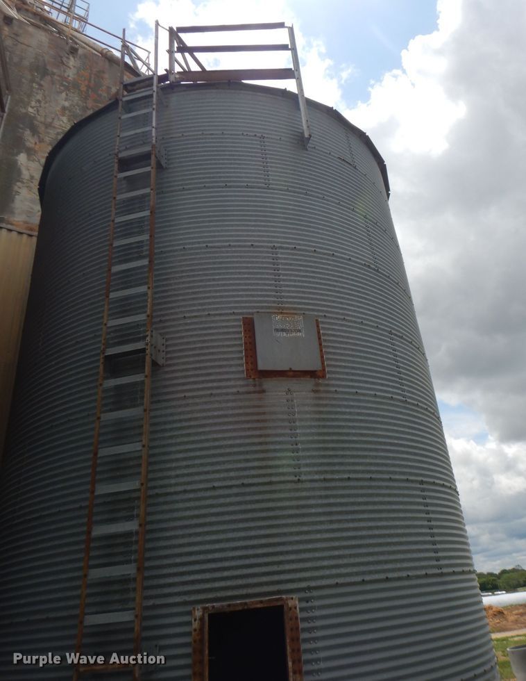 image for item IS9092 1976 Columbian steel silo