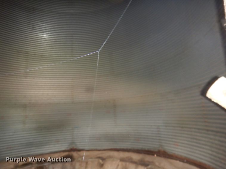 image for item IS9092 1976 Columbian steel silo