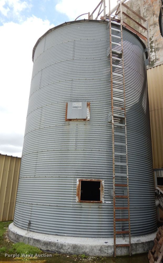 image for item IS9093 1976 Columbian steel silo