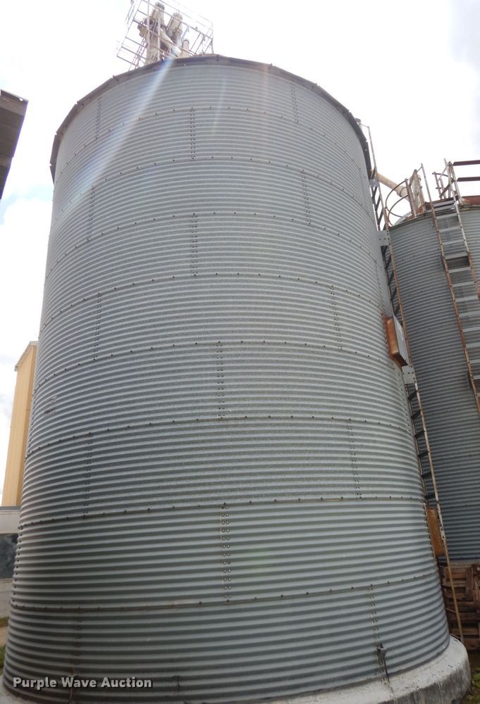 image for item IS9093 1976 Columbian steel silo