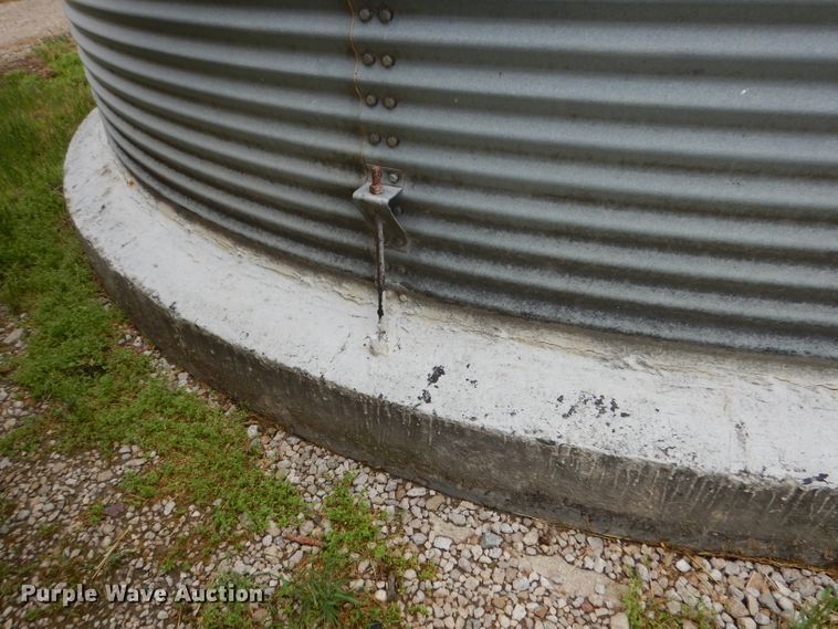 image for item IS9093 1976 Columbian steel silo