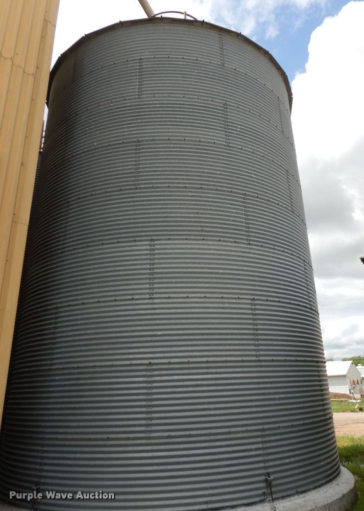image for item IS9093 1976 Columbian steel silo