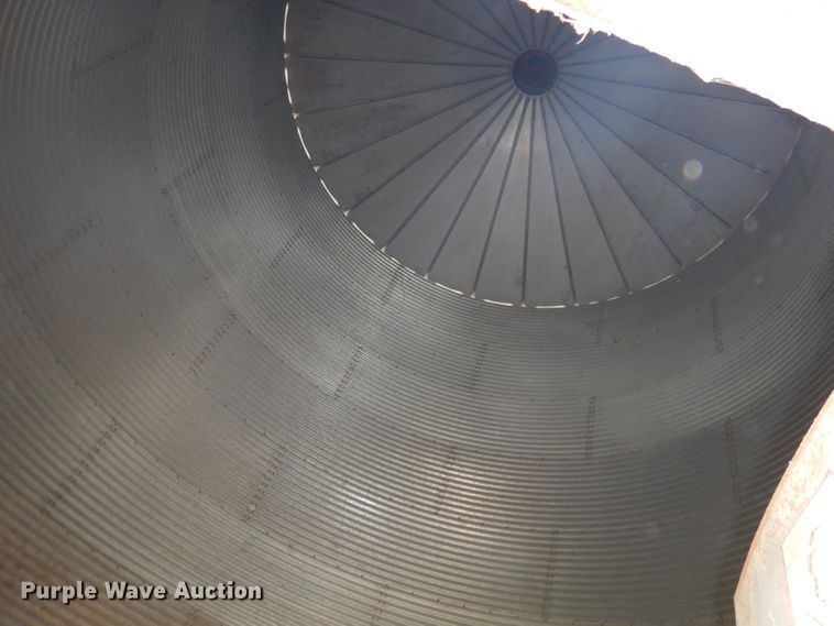 image for item IS9093 1976 Columbian steel silo