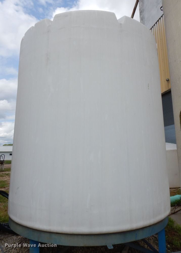 image for item IS9095 (2) 3,000 gallon cone bottom tanks