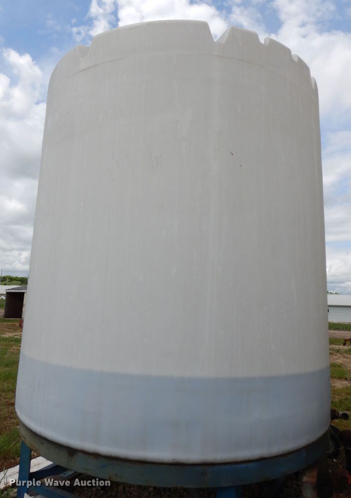 image for item IS9095 (2) 3,000 gallon cone bottom tanks