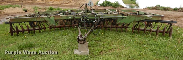 image for item IS9097 John Deere 235  disk