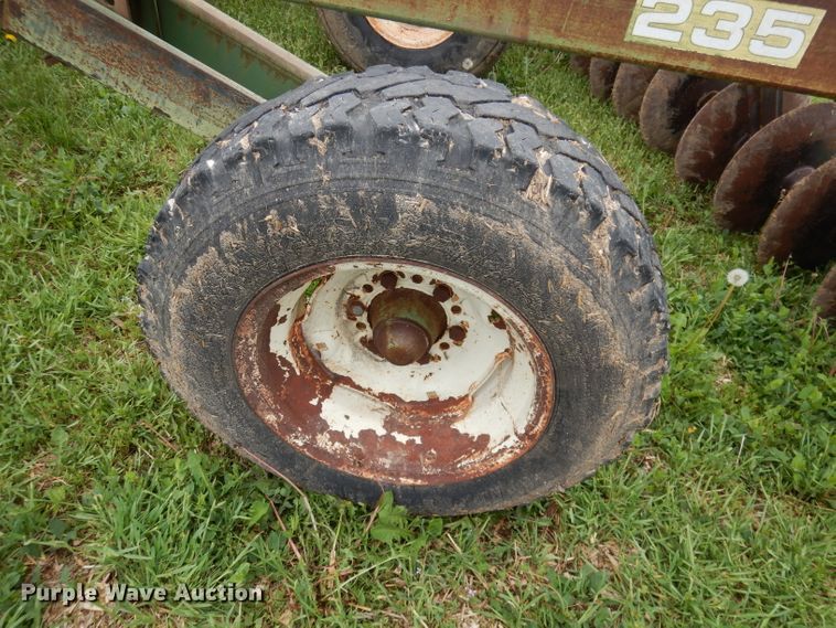 image for item IS9097 John Deere 235  disk