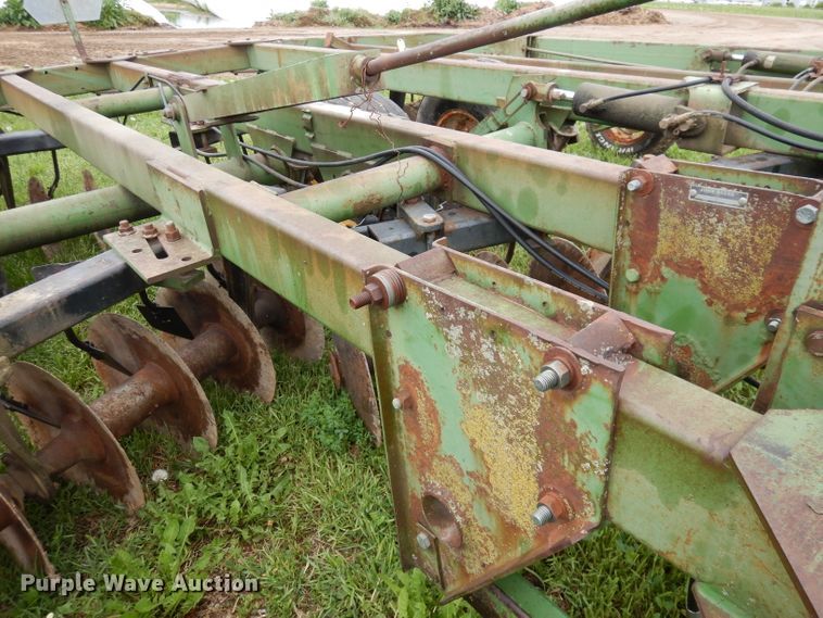 image for item IS9097 John Deere 235  disk