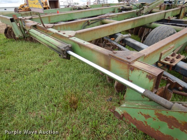 image for item IS9097 John Deere 235  disk