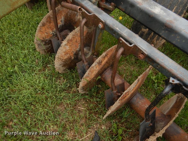 image for item IS9097 John Deere 235  disk