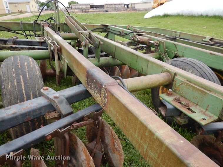 image for item IS9097 John Deere 235  disk