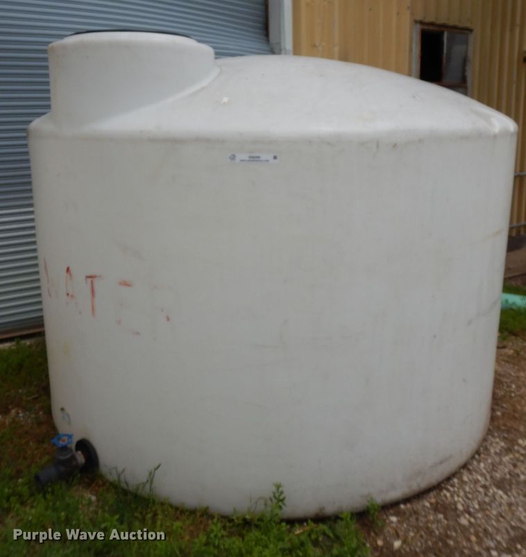 image for item IS9099 1,550 gallon poly tank