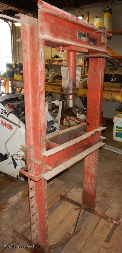 image for item IS9182 Red Arrow Tow Bar 575 press