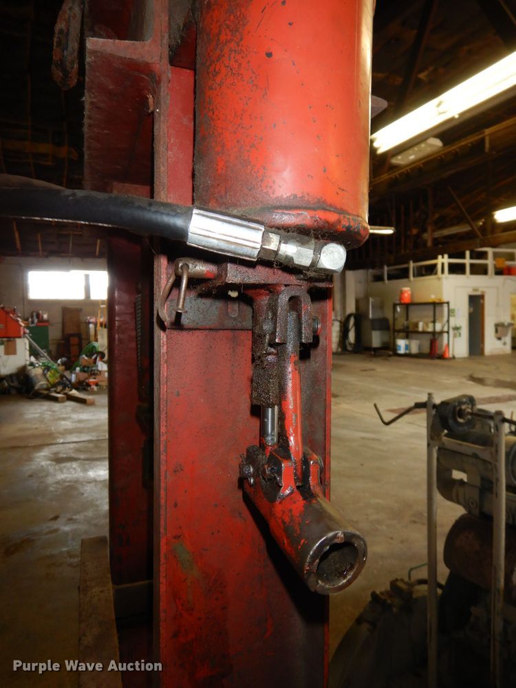 image for item IS9182 Red Arrow Tow Bar 575 press