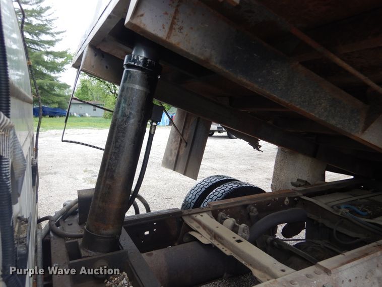 image for item IT9017 1999 Ford F550 Super Duty  dump truck