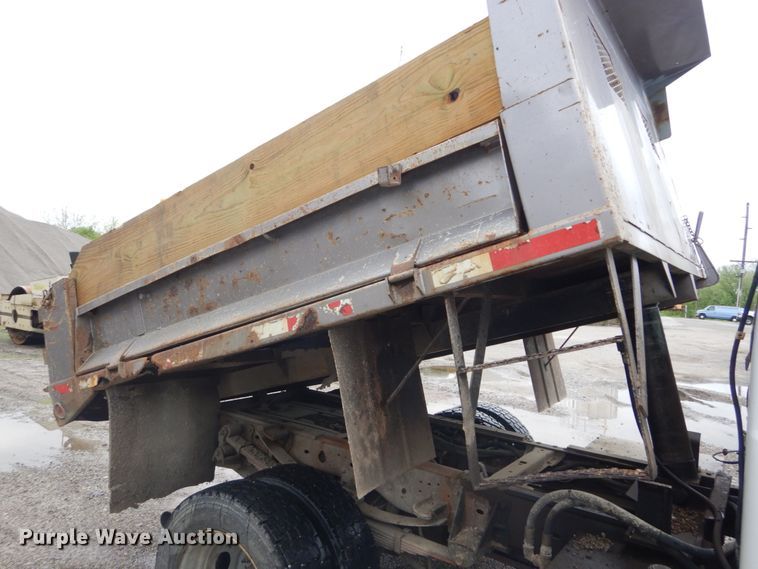 image for item IT9017 1999 Ford F550 Super Duty  dump truck