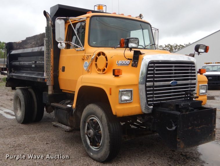 image for item IT9018 1991 Ford L8000  dump truck