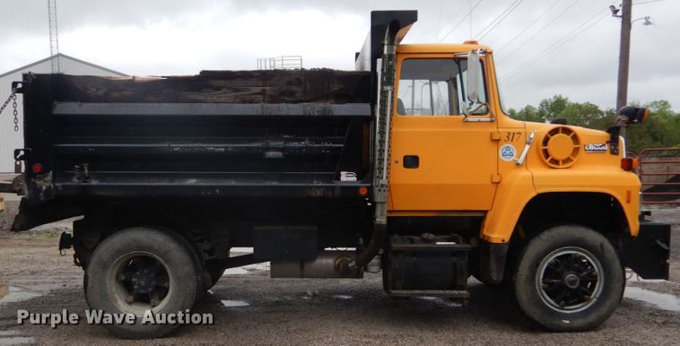 image for item IT9018 1991 Ford L8000  dump truck