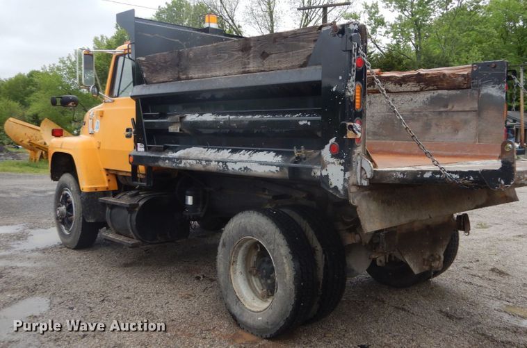 image for item IT9018 1991 Ford L8000  dump truck