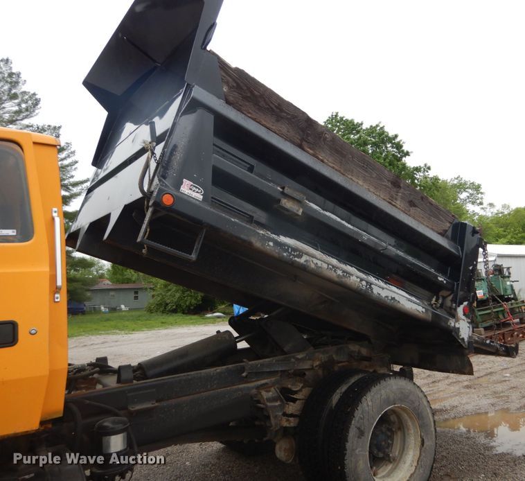 image for item IT9018 1991 Ford L8000  dump truck
