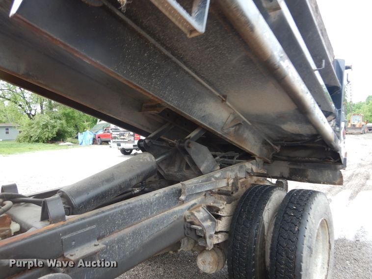 image for item IT9018 1991 Ford L8000  dump truck