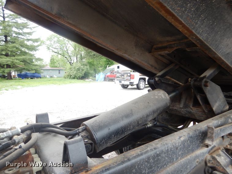 image for item IT9018 1991 Ford L8000  dump truck