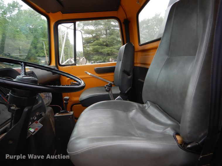 image for item IT9018 1991 Ford L8000  dump truck