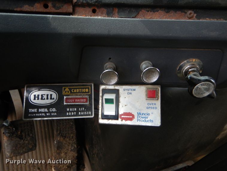 image for item IT9018 1991 Ford L8000  dump truck